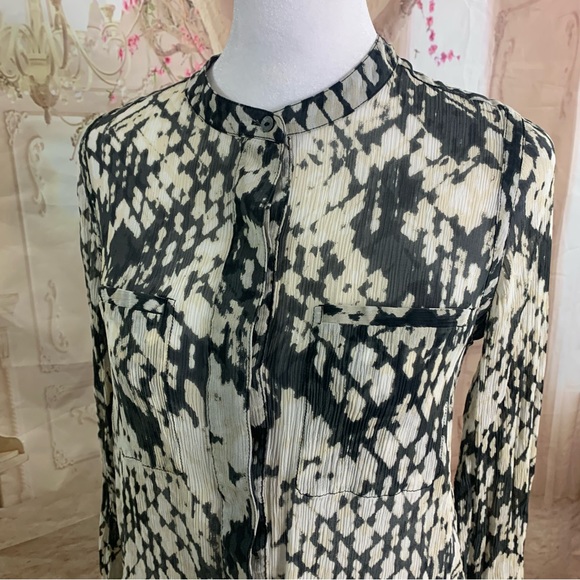 VINCE Basket Weave Button Up Top - Picture 6 of 12